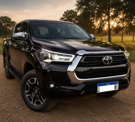TOYOTA HILUX 2.8 D-4D TURBO DIESEL CD SRX 4X4 AUTOMÁTICO